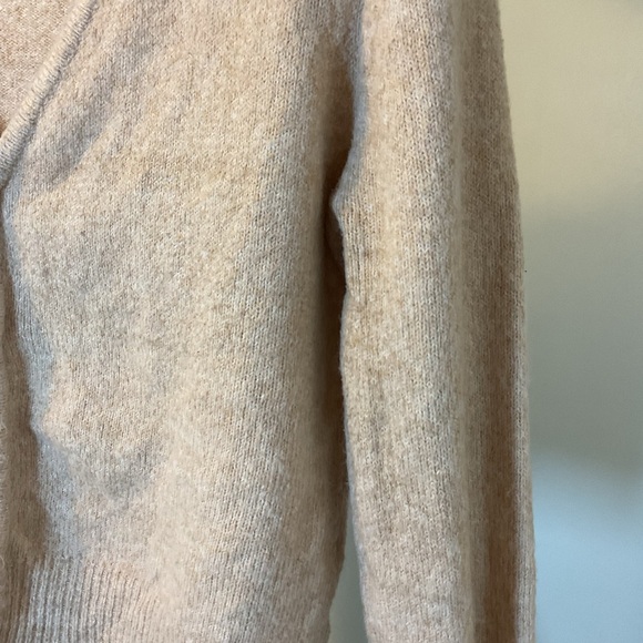 18. ASTR The Label Pearl Button V-Neck Cream Cardigan Size XL - Picture 7 of 8